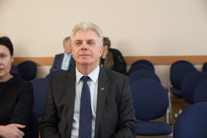 Ketvirtadienį pradėti nagrinėti Utenos merui Alvydui Katinui pateikti kaltinimai piktnaudžiavimu tarnyba ir prekyba poveikiu.