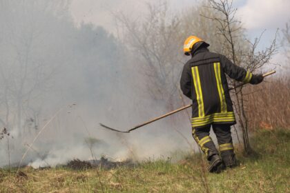 Nuo penktadienio ryto iki sekmadienio vakaro Panevėžio apskrityje gauta net 14 pranešimų apie degančią sausą žolę.