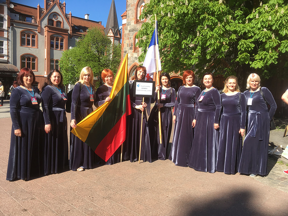 Lenkijoje vykusiame tarptautiniame chorų konkurse Miežiškių moterų ansamblis „Raskila“ nurungė konkurentus iš užsienio šalių ir namo grįžo su aukso diplomu.