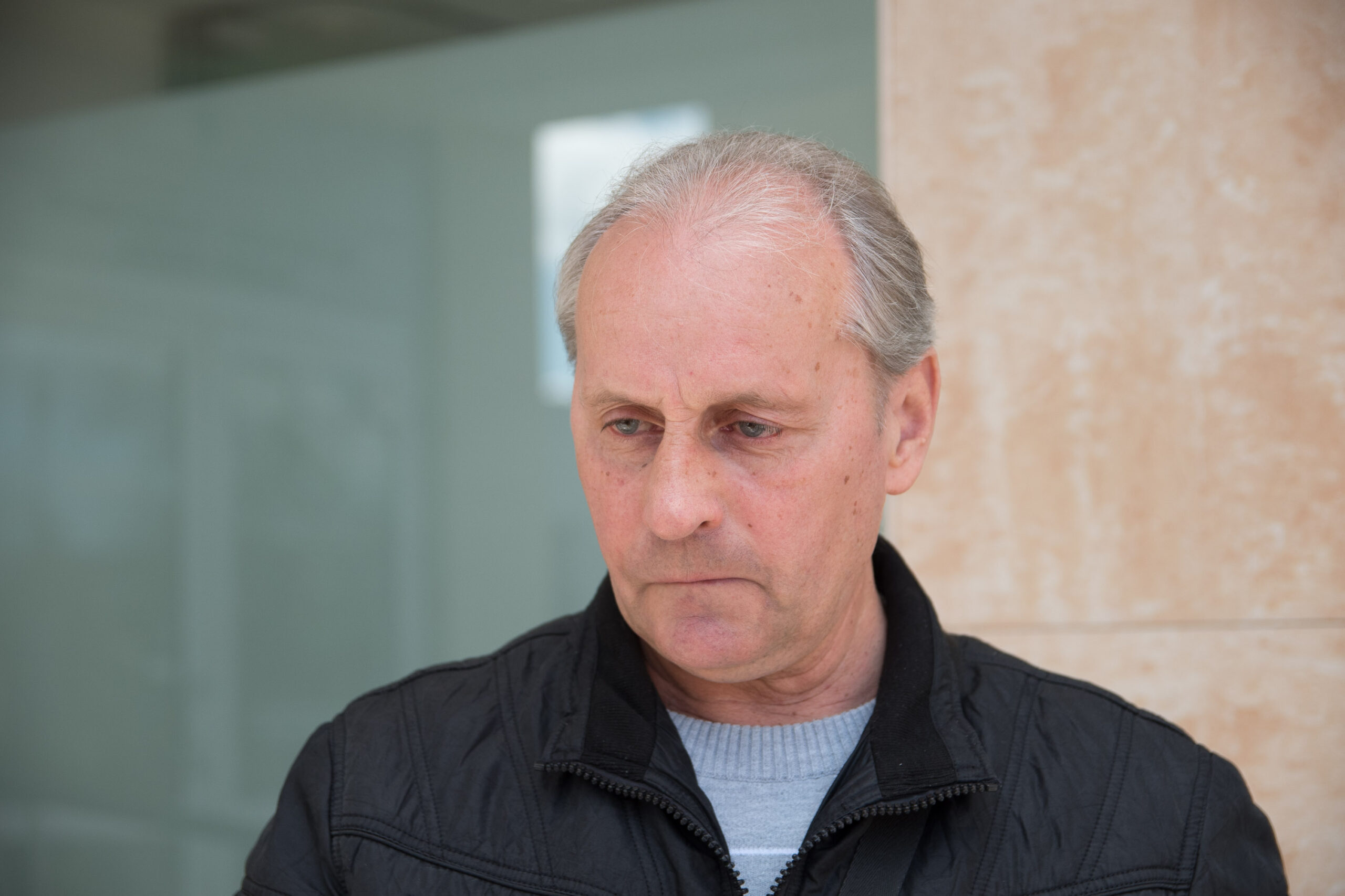 Neseniai į Darbo biržą įstoję V. Vaštaka bedarbių apmokestinimą vadina pasityčiojimu iš skurdo.T.Šiaudinio nuotr.