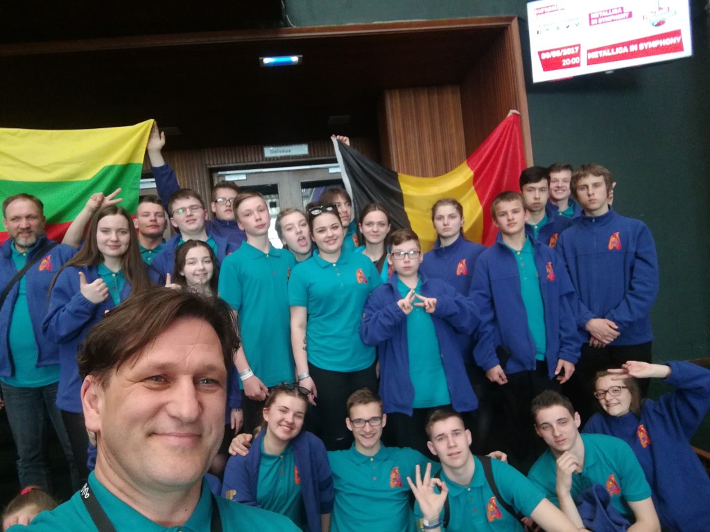 Muzikantų olimpinėmis varžybomis vadinamame renginyje Remigijaus Vilio vadovaujamas Naujamiesčio vario dūdų orkestras „Aukštyn“ užėmė ketvirtąją vietą.