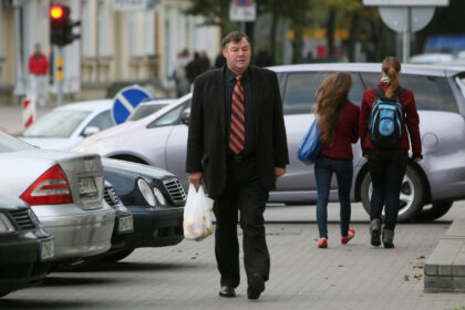 Darbą Panevėžio savivaldybėje dėl reorganizacijos praradusiam Miesto ūkio skyriaus vedėjui A. Karalevičiui kol kas nėra galimybės grįžti į senąsias pareigas