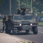 Panevėžyje įvesta karinė padėtis. Tačiau panevėžiečiai baimintis neturėtų. Visa tai – tik gerai suplanuotos karinės pratybos „Karaliaus kirtis 2017“.