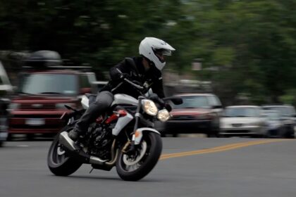 Sušilus orams į gatves pasipila motociklininkai. Jų sezono metu kas kartą galima išgirsti apie tokių vairuotojų avarijas ir traumas.