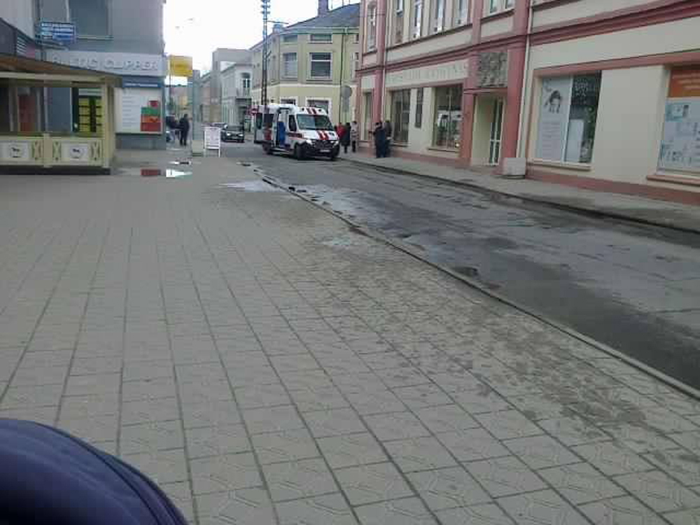 Antradienio vakarą policijos pareigūnai ir medikai skubėjo į Miežiškių kaimą. Čia užfiksuotą eismo įvykį būtų galima įtraukti į kvailiausių avarijų sąrašą.