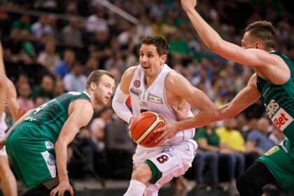 Lietuvos krepšinio lygos (LKL) finalo seriją pergale pradėjo Kauno „Žalgiris“, savo aikštėje Panevėžio „Lietkabelį“ įveikdamas 73:67.