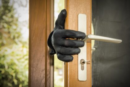 Turbūt išgąsdinti valdžios užmojų drastiškai riboti alkoholio įsigijimą, ilgapirščiai nusprendė svaigiaisiais gėrimais pasirūpinti iš anksto.