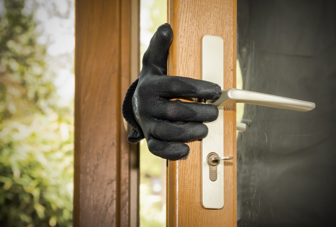 Turbūt išgąsdinti valdžios užmojų drastiškai riboti alkoholio įsigijimą, ilgapirščiai nusprendė svaigiaisiais gėrimais pasirūpinti iš anksto.