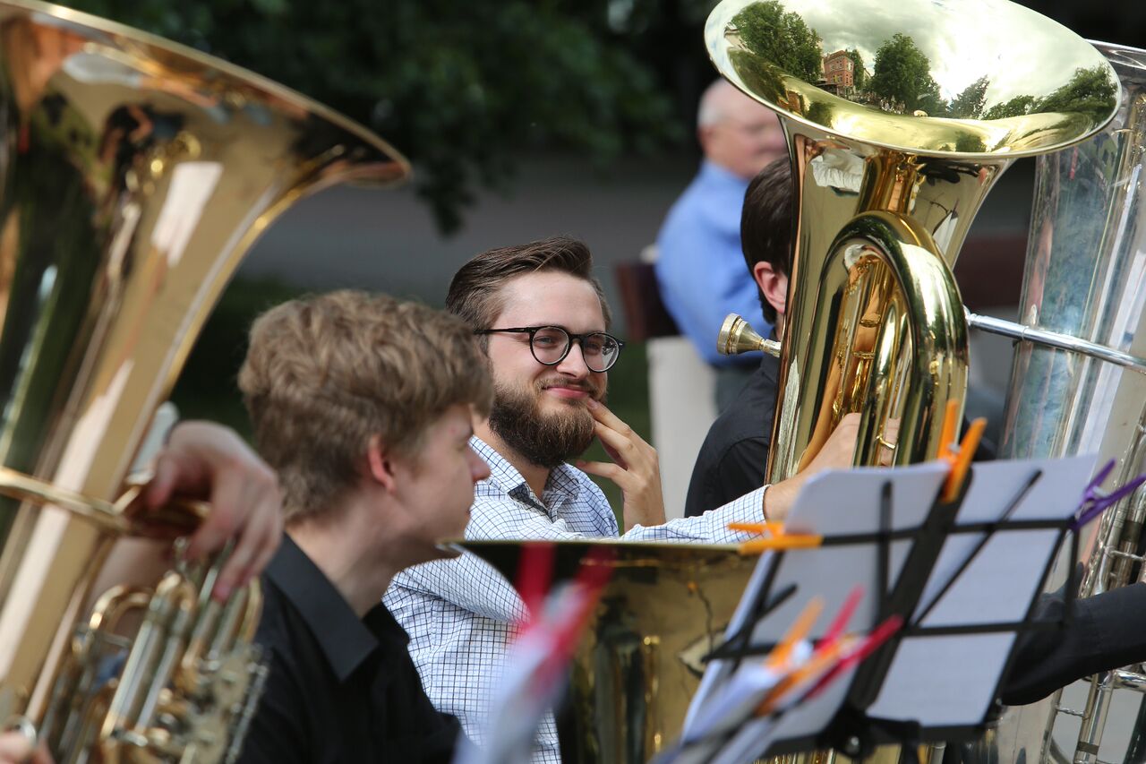 „Dūdų vasaros“ koncertas nustebino orkestrinės muzikos mylėtojus. Rimtą muziką grojo rimti žmonės – geriausi Lietuvos muzikos ir teatro akademijos studentai