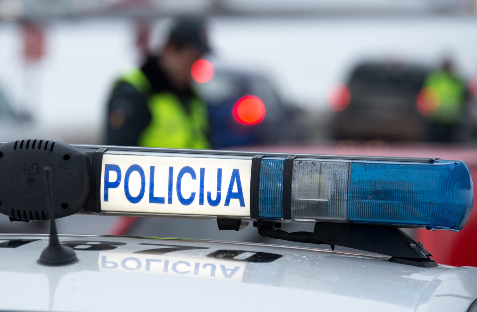 Rugsėjo 30 d. 21.30 val. nenustatytas vyriškis Panevėžyje, Savitiškio g., picerijoje „Charlie pizza“, iš dviejų striukių kišenių pavogė pinigus.