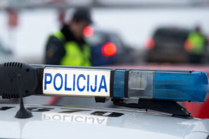 Rugsėjo 30 d. 21.30 val. nenustatytas vyriškis Panevėžyje, Savitiškio g., picerijoje „Charlie pizza“, iš dviejų striukių kišenių pavogė pinigus.