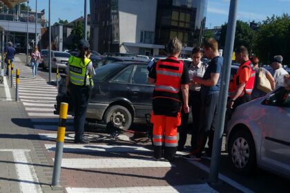 Prieš vienuoliktą ryto Ukmergės gatvėje prie prekybos centro „Iki“ esančioje automobilių stovėjimo aikštelėje partrenktas dviratininkas.