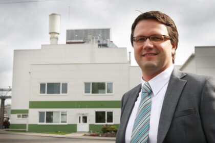 Prancūzijos ambasadorius F. Žanto įteiks Nacionalinio ordino už nuopelnus riterio insignijas Panevėžio įmonės „Amilina“ buvusiam vadovui M. Gedvilui.