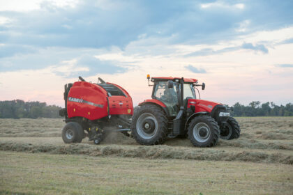 Nežinia, kokie neatidėliotini vasaros darbai privertė girtą 47-erių Gegužinės kaimo gyventoją sėsti prie traktoriaus vairo.