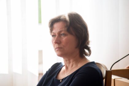 Panevėžio miesto tarybos narę Birutę Valkiūnienę Savivaldybės etikos komisijai apskundė jos darbdavys - V. Žemkalnio gimnazijos direktorius Artūras Totilas.