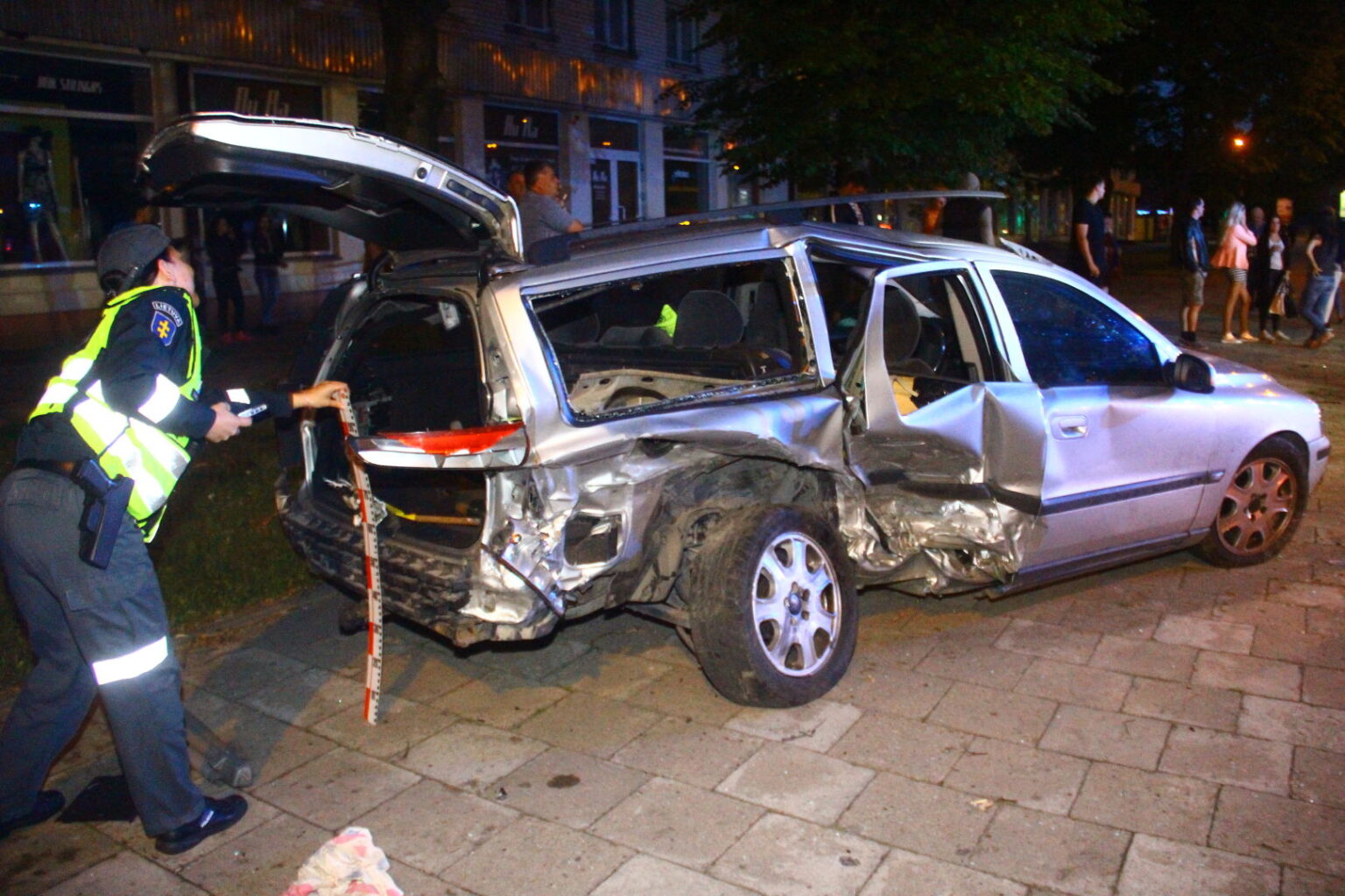 Jonines panevėžiečiai šventė itin audringai – su šokiais ir alkoholiu. O kai alkoholio upės išseko, ne vienas šventės dalyvis sėdo prie automobilio vairo.