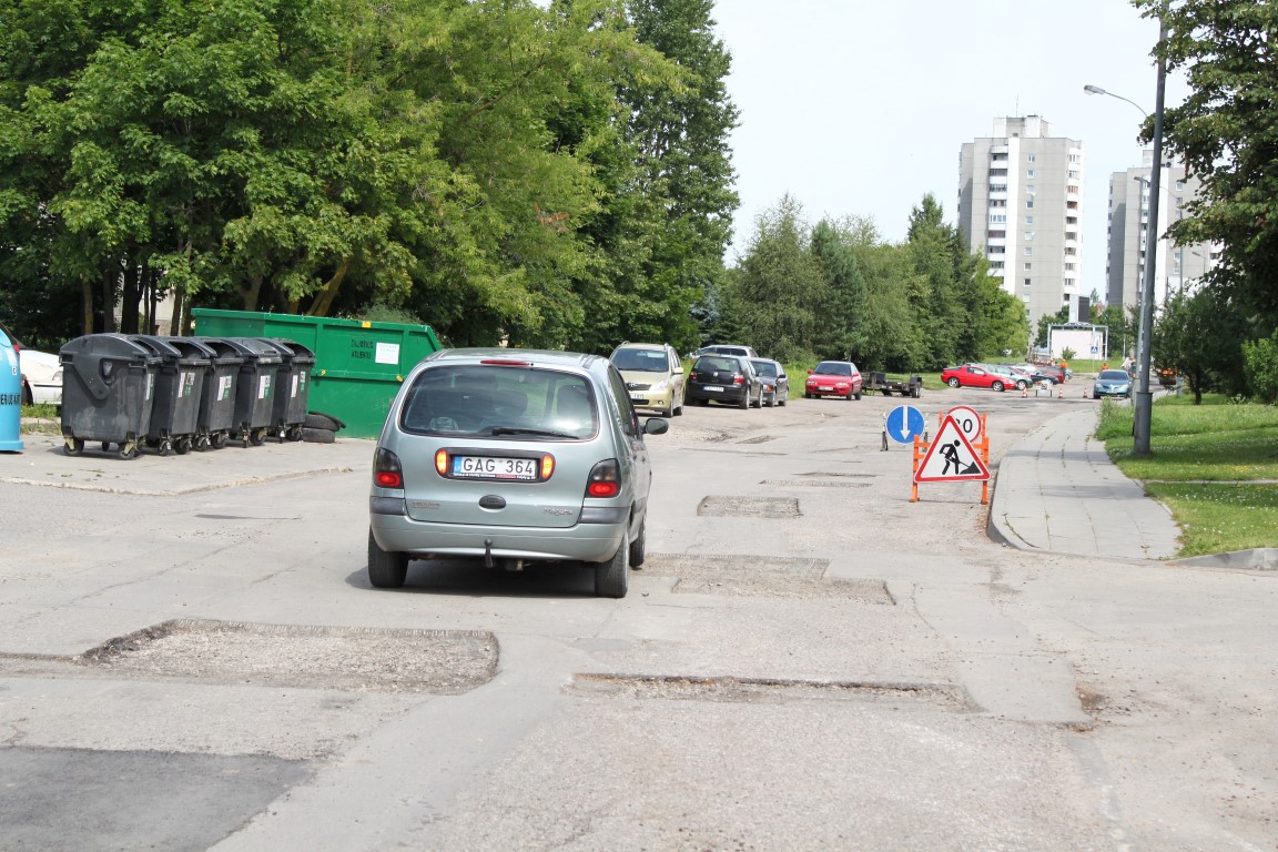 Du kartus viešųjų pirkimų konkursą gatvėms remontuoti skelbusi Panevėžio savivaldybė pagaliau pasirašė sutartį su jo laimėtoja bendrove „Kauno tiltai“.