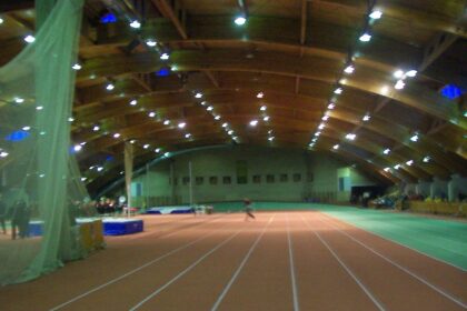 Viena didžiausių Lietuvoje statybos bendrovių Panevėžio statybos trestas (PST) už 1,8 mln. eurų (su PVM) rekonstruos Panevėžio lengvosios atletikos maniežą, kuriame „užaugo“ daugkartinis pasaulio ir olimpinis čempionas Virgilijus Alekna.