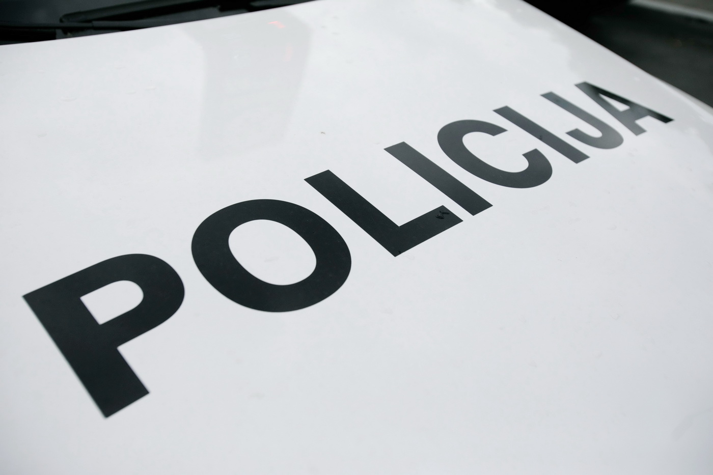 Joninių išvakarėse Panevėžyje, Vilniaus gatvėje esančiame viešajame tualete, pareigūnai atliko vyro, gimusio 1988 metais, asmens ir dalinę daiktų apžiūrą.