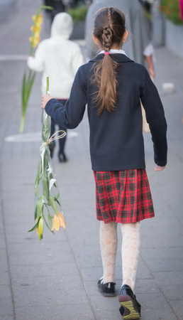 Daugelis tėvų džiaugiasi, kad nereikia kiekvieną rytą sukti galvos dėl aprangos, tačiau įsitikinę, kad uniformų kokybė neatitinka kainos. SEKUNDĖS archyvo nuotr.