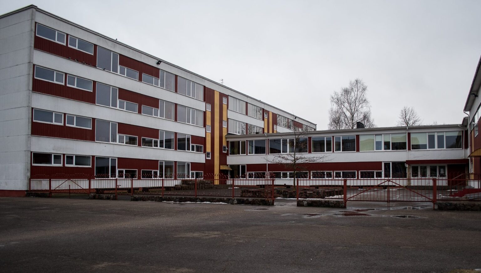 Sekmadienio popietę vaikinas kreipėsi į policijos pareigūnus ir pranešė, kad jį apie ketvirtą valandą ryto apiplėšė nepažįstami jaunuoliai.