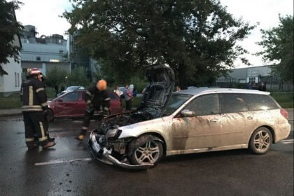 Penktadienio vakarą Janonio gatvėje į automobilio „Škoda“ galą įsirėžė ta pačia kryptimi važiavęs „Subaru“.