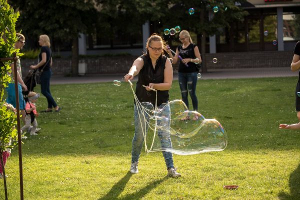 Sustabdyti jaunų žmonių emigraciją ir atjaunėti miestas bando ieškodamas būdų įtraukti jaunuolius į neformaliąją veiklą. T. Šiaudinio nuotr.