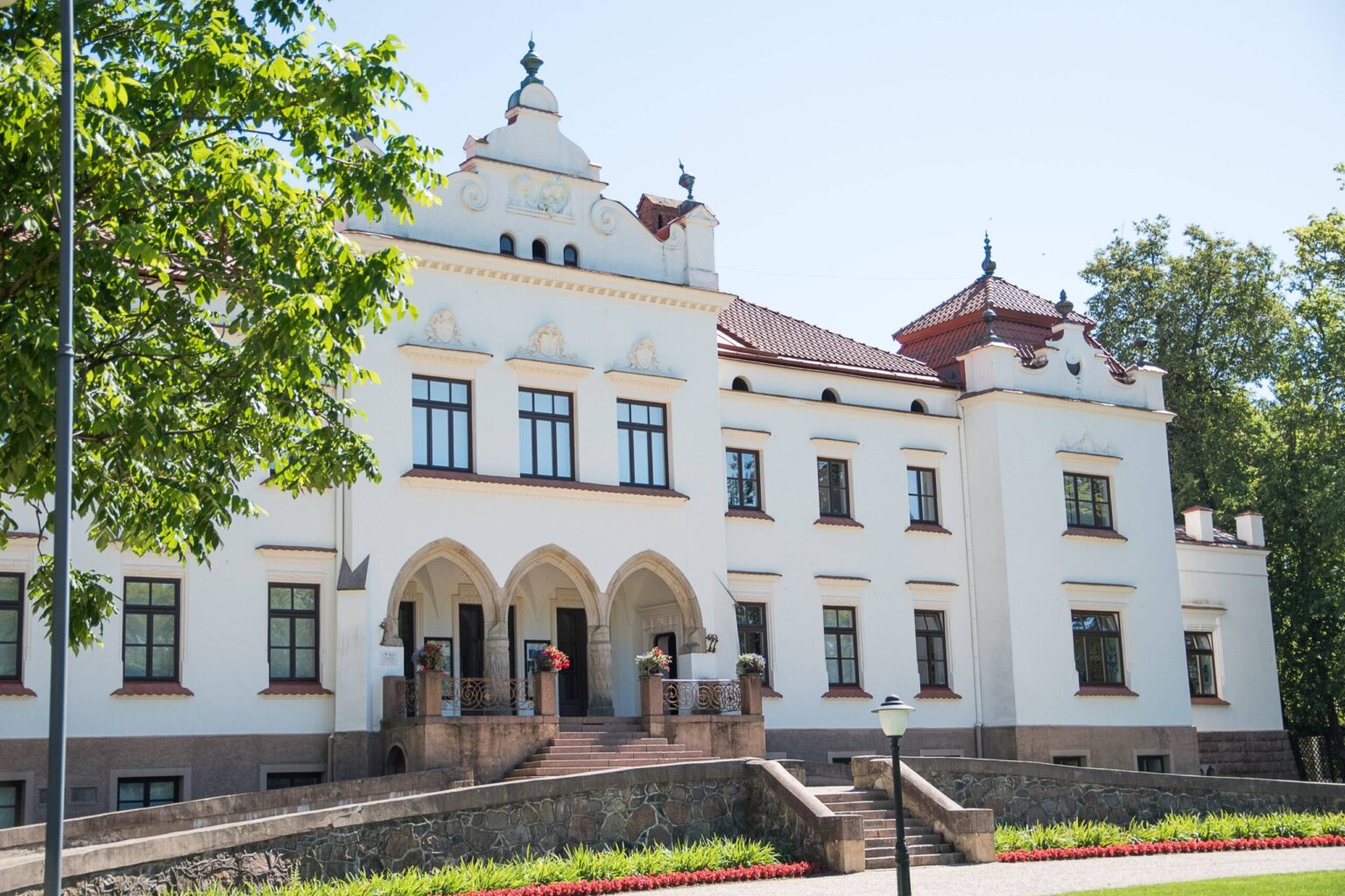 Įspūdingoje aplinkoje įkurtame Rokiškio krašto muziejuje sukaupta dešimtys tūkstančių vertingų eksponatų.