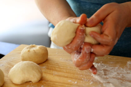 Masinį susirgimą salmonelioze ėmęsi tirti higienistai apstulbo konditerijos ceche Ramygaloje aptikę kepiniams naudojamas kiaušinių duženas.
