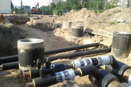 AB „Panevėžio energija“ pradėjo vykdyti tris šilumos tinklų rekonstravimo projektus Panevėžio mieste, todėl šiuo metu daugelio gatvių zonose vyksta kasimo darbai, atnaujinami šilumos tiekimo vamzdynai.