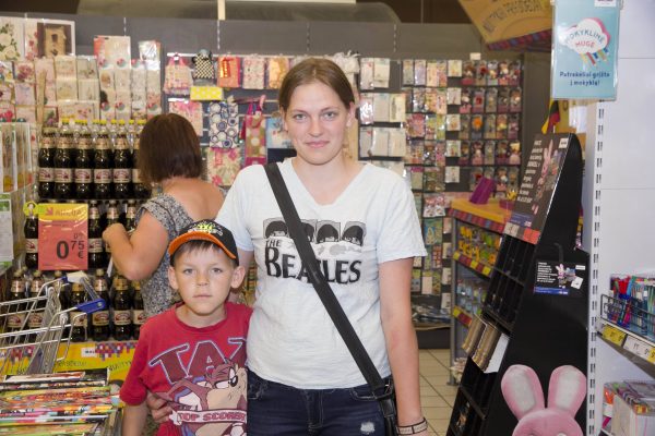 Į antrąją klasę sūnų išleisianti Renata Juzėnienė teigė, kad pasiruošimo mokyklai etapas ką tik prasidėjo, tad dar labai sunku apskaičiuoti, kiek viskas kainuos. Tačiau akivaizdu, kad be šimto eurų išsisukti niekaip nepavyks. A. Bulaičio nuotr.