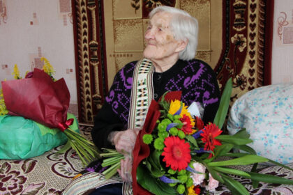 Panevėžio rajono Ramygalos seniūnijoje Stebėkių kaime gyvenanti Ona Barauskienė rugpjūčio 18 dieną sulaukė 100 metų.