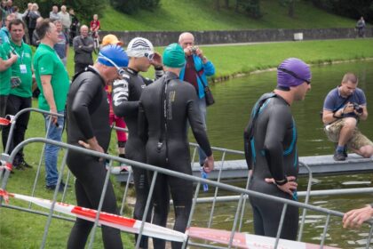 Panevėžyje besivaržantys dvigubo ultratriatlono dalyviai jau pasileido į daug ištvermės ir geležinės valios reikalaujantį žygį.