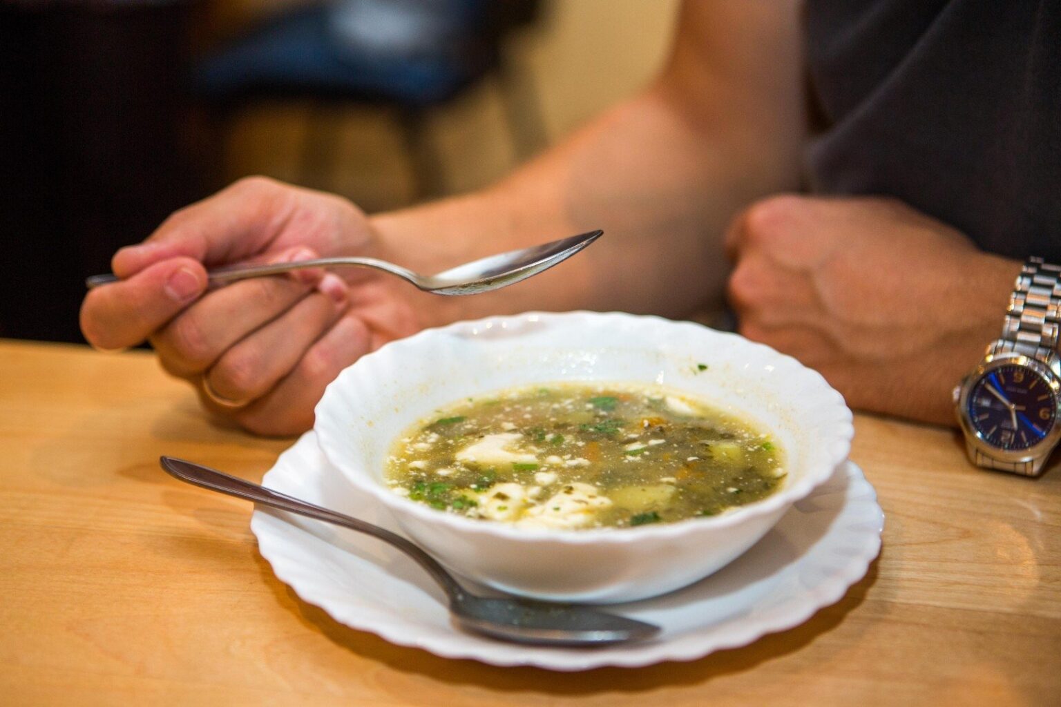 Penktadienį, apie 13 valandą Basanavičiaus gatvėje esančioje valgykloje pietavęs 40-etis panevėžietis pasigedo rankinėje buvusios piniginės. J