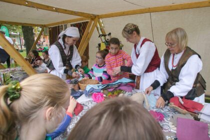 Rugsėjo džiaugsmą pajuto ir Panevėžio kraštotyros muziejus – sulaukė jaunųjų lankytojų antplūdžio.