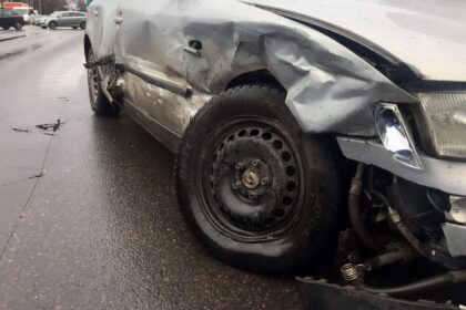 Penktadienio vakarą kelyje Daugpilis–Rokiškis–Panevėžys įvyko skaudi avarija, kurios metu žuvo jaunas vyras.