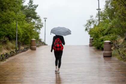 Savaitė Lietuvoje prasidės smarkiu lietumi ir perkūnija, prognozuoja sinoptikai.