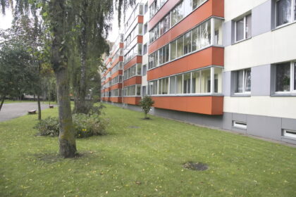 Tulpių gatvės 13-uoju ir 14-uoju numeriais pažymėti daugiabučiai – puikus pavyzdys, kaip renovacija ne tik pakeitė žmonių gyvenimo kokybę, bet ir kone per pusę sumažino sąskaitas už šildymą.