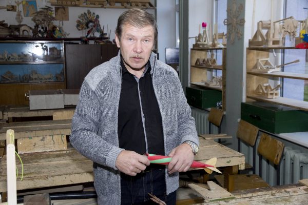 V. Kulbokas neneigia, kad galėtų dirbti ir juodą darbą. To imtis jį galėtų priversti šiuolaikinis politikų požiūris į mokytoją. V. Bulaičio nuotr.