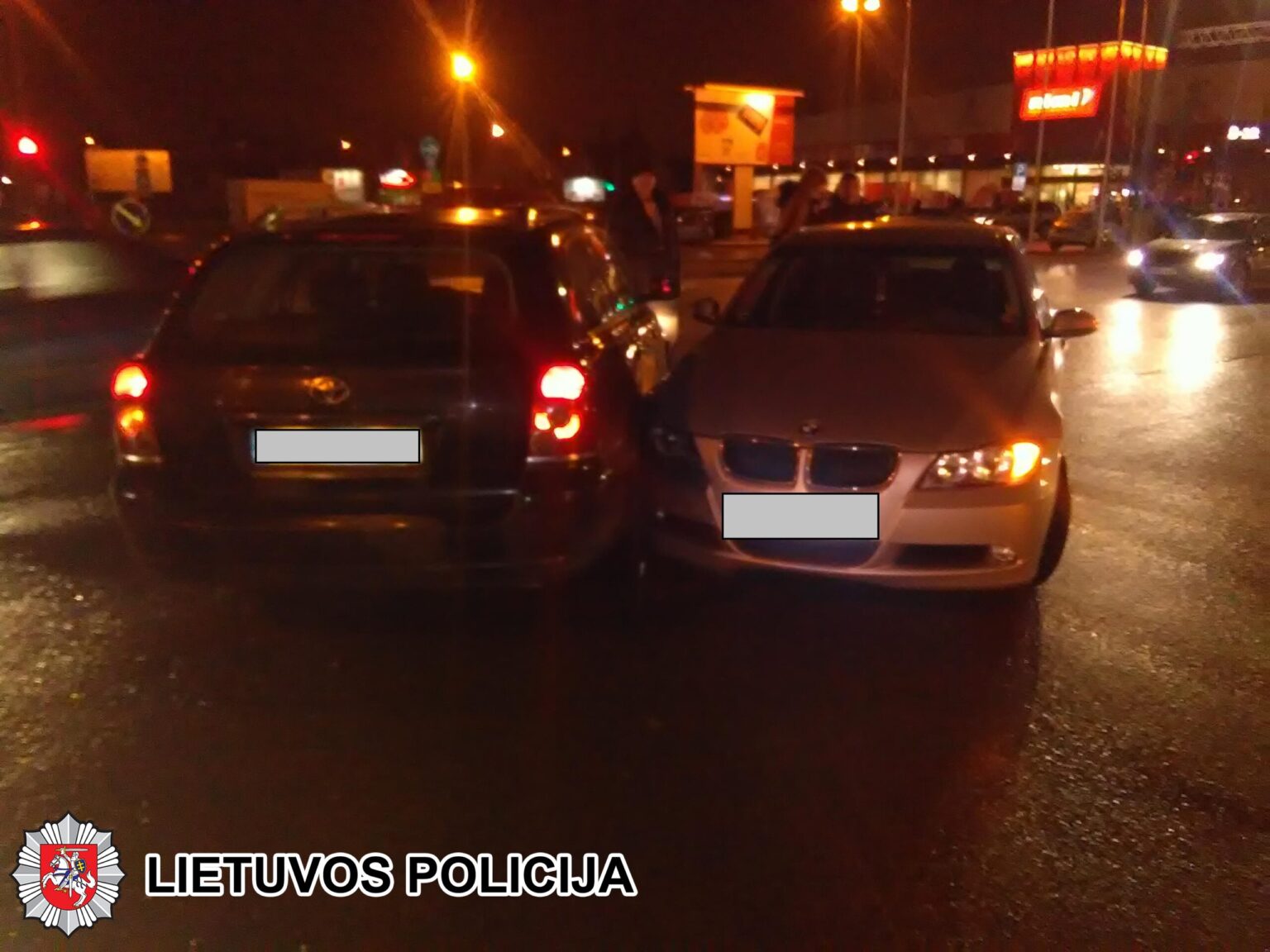 Panevėžyje, Klaipėdos–Nemuno g. reguliuojamoje sankryžoje susidūrė automobiliai