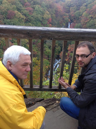 Vitas Matuzas su žentu Justinu Japonijoje, kur prieš kelerius metus jis išsikraustė buvusio politiko dukra Agne. ASMENINIO ALBUMO nuotr.