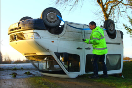 Naktį net ir nežymiai spustelėjęs šaltukas paryčiais kelius pavertė sunkiai pravažiuojamomis čiuožyklomis.