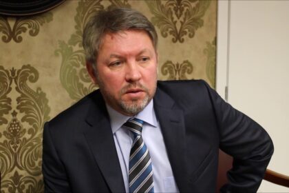 Švietimo ir mokslo ministrė Jurgita Petrauskienė sako, jog į eismo įvykį, per kurį mirtinai sužalota moteris, patekę Rokiškio rajono mokyklų direktoriai neturėtų toliau vadovauti įstaigoms.