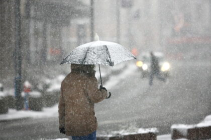 Šį savaitgalį iš Lietuvos pradėjo trauktis rudeniška šiluma: pūs vis nemalonesnis vėjas, numatomi drėgni orai ir vis dažniau – šlapdriba.
