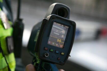 Lapkričio 1-ąją įprastai keičiasi kelių eismo taisyklės vairuotojams: mažėja maksimalus leistinas greitis ir vasarines padangas tenka pakeisti žieminėmis.