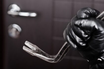 Antradienį Panevėžyje gana aktyviai darbavosi vagys: jie laužėsi ir į automobilius, ir garažus.