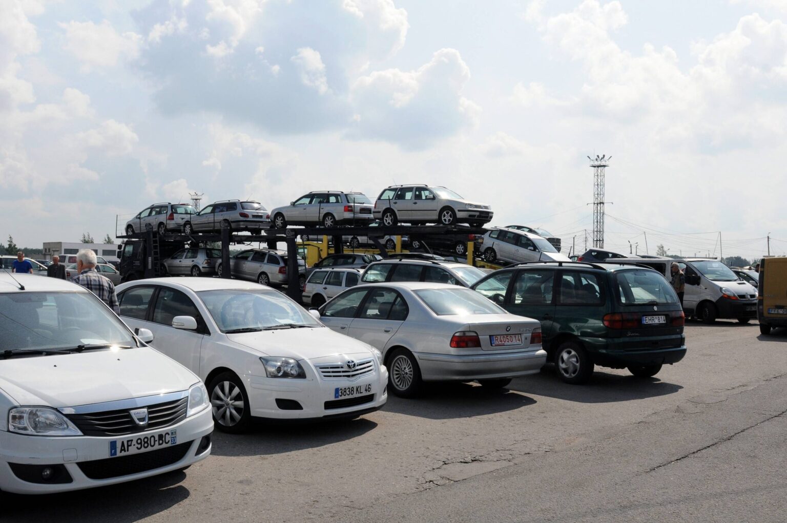 Prieš trejus metus atsiradus galimybei Lietuvai pasiekti Interpolo ir Šengeno informacinę sistemą į policijos rankas ėmė sparčiau plaukti užsienyje vogti automobiliai.