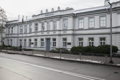 Jaunimui iš besitraukiančių regionų ilgainiui bus vis sunkiau konkuruoti su bendraamžiais iš Vilniaus, Kauno ir Klaipėdos dėl valstybės finansuojamų vietų šalies aukštosiose mokyklose.