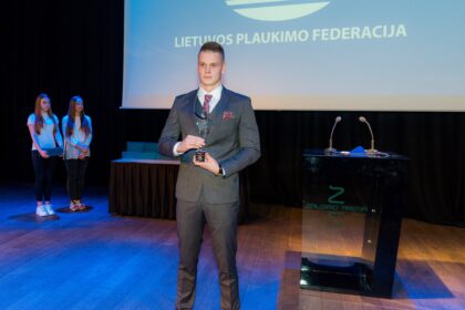 Iškilmingoje Lietuvos plaukimo federacijos apdovanojimų šventėje Kauno „Žalgirio“ arenos amfiteatre buvo pagerbti geriausi 2017 m. vandens sporto atstovai ir treneriai.