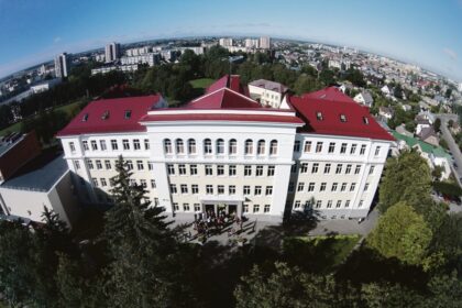 Panevėžio Kazimiero Paltaroko gimnazija – vienintelė Aukštaitijos regione katalikiška ugdymo įstaiga, kurioje sudarytos sąlygos įgyti pradinį, pagrindinį bei vidurinį išsilavinimą.